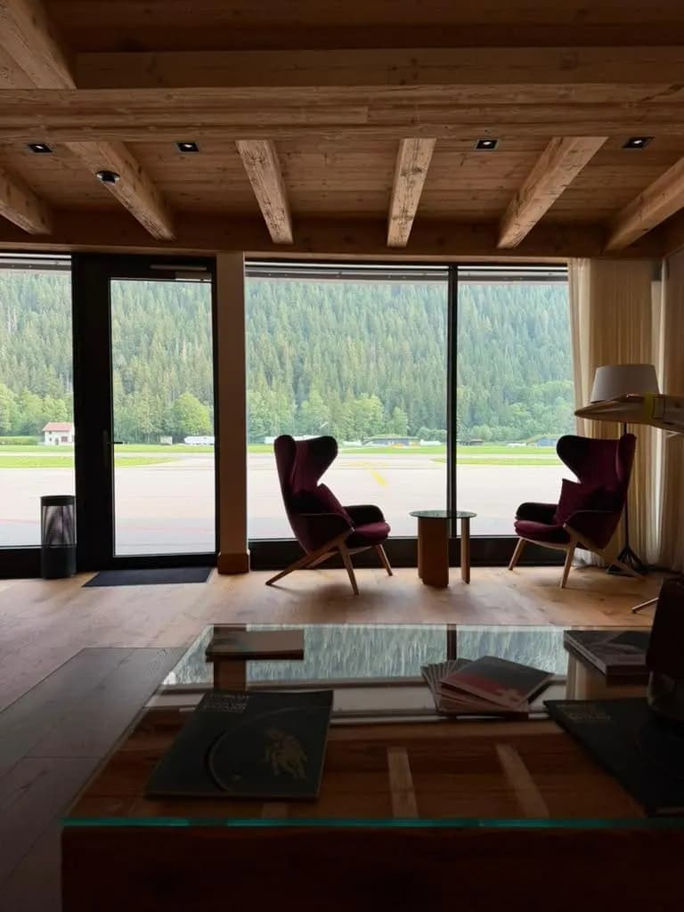 Terminal lounge overlooking the apron