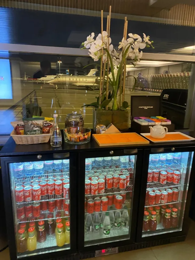 Private terminal bar, a jet beyond the glass